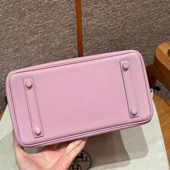 Classic Hermes Bag: A Stylish and Versatile Choice for Elegance - Picture 6 of 6